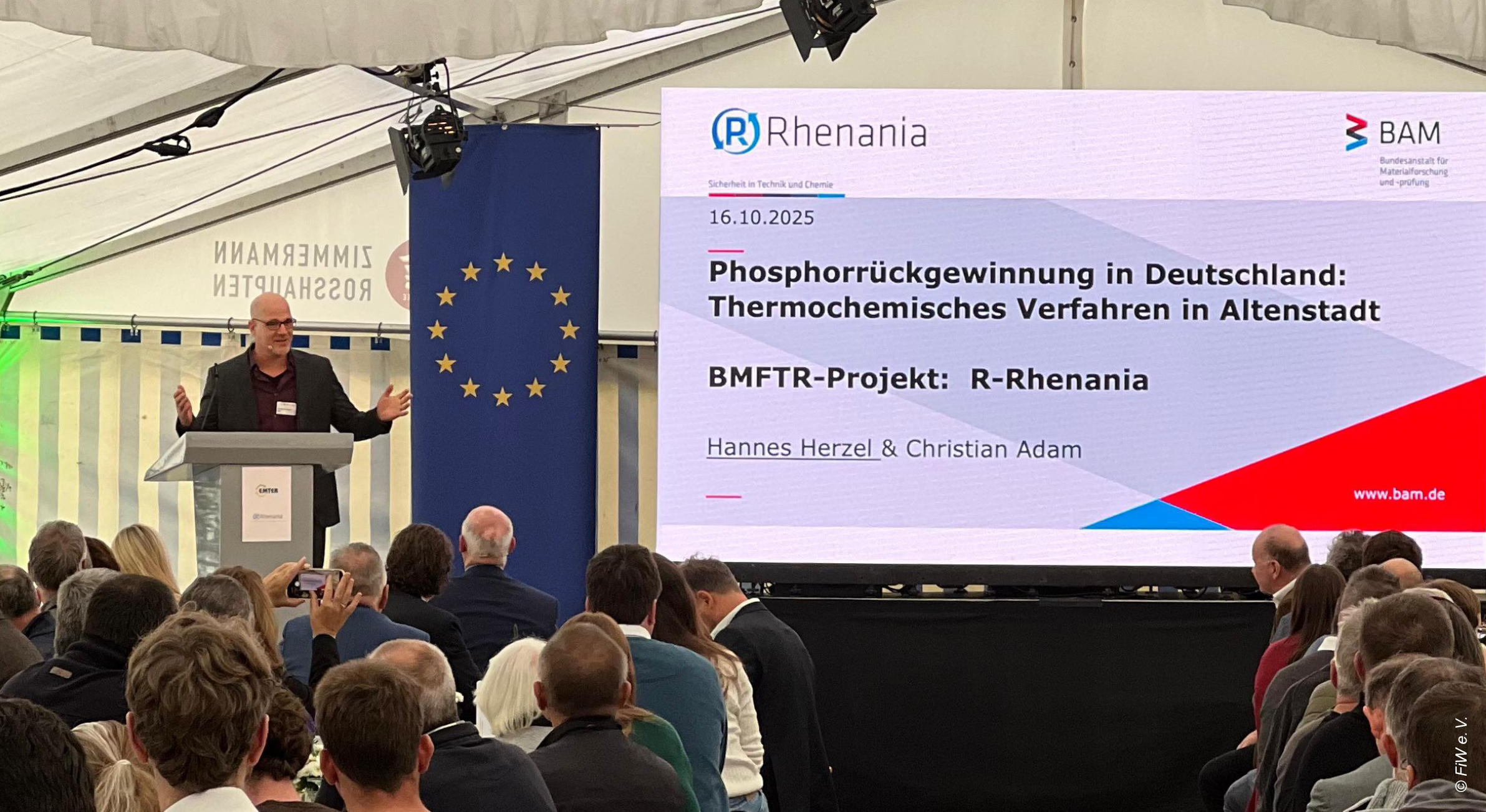 Projektkoordinator Christian Adam von der BAM berichtet über das R-Rhenania Projekt. © FiW e. V.